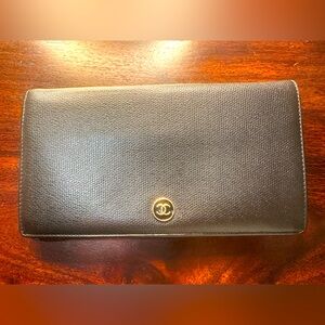 Chanel - black calfskin leather - coco button wallet
